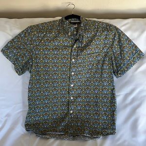 Kennington multi color short sleeve button down shirt. Only worn a few times.
